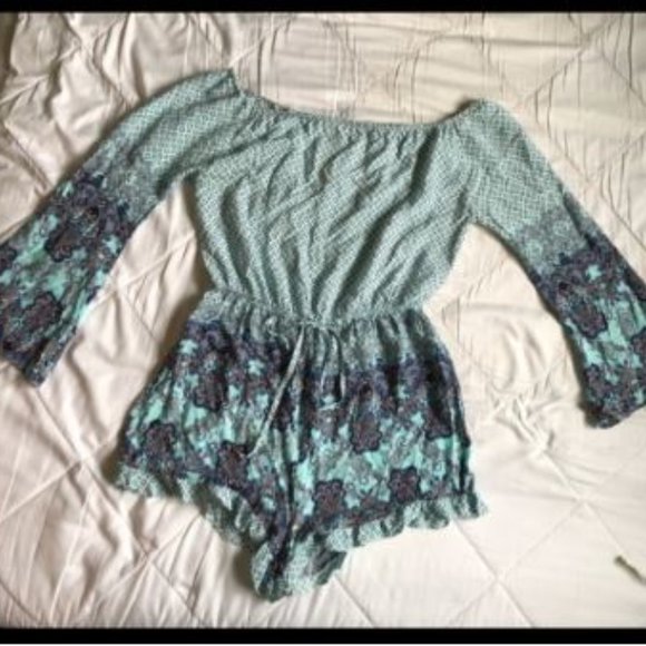 💠 Blue Patterned Romper 💠 - Picture 2 of 15